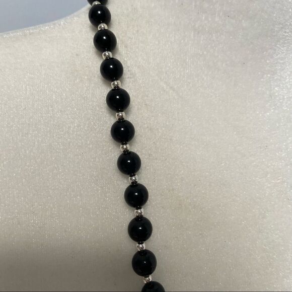 🍭6/$30 black and silver beaded long necklace - Picture 2 of 3